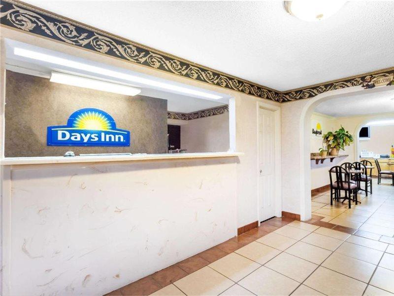 Days Inn By Wyndham Martin Екстериор снимка